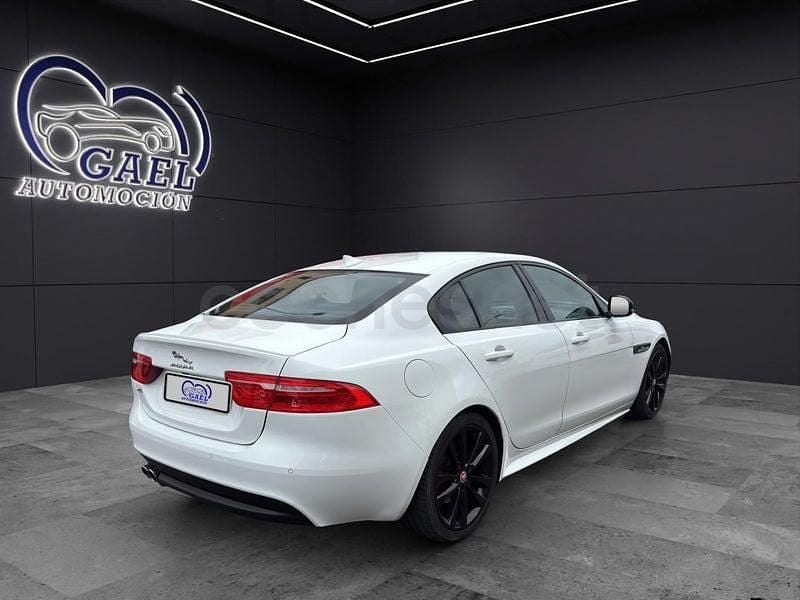 Usado Jaguar XE R-Sport 180 CV (132 kW) 2016 Blanco Berlina