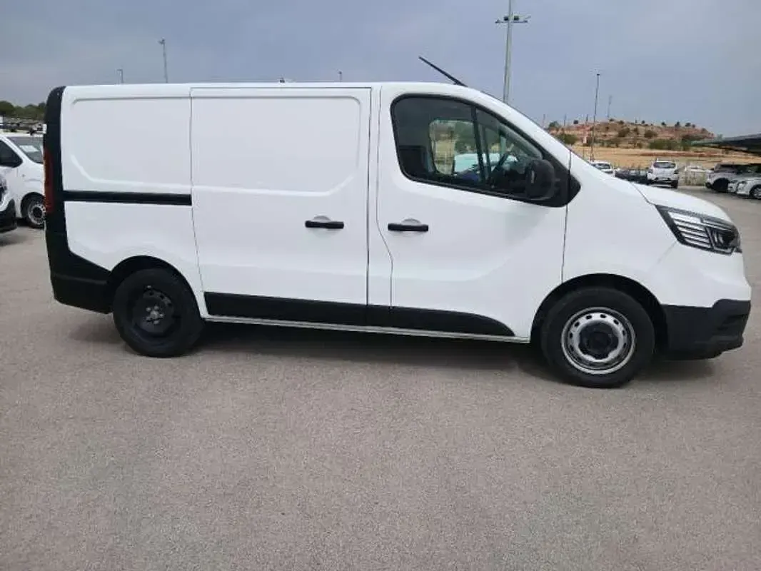 Usado Renault Trafic 131 CV (96 kW) 2024 Blanco Monovolumen