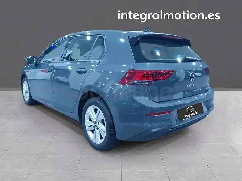 Usado VW Golf VIII Life 110 CV (80 kW) 2024 Gris / plata Berlina
