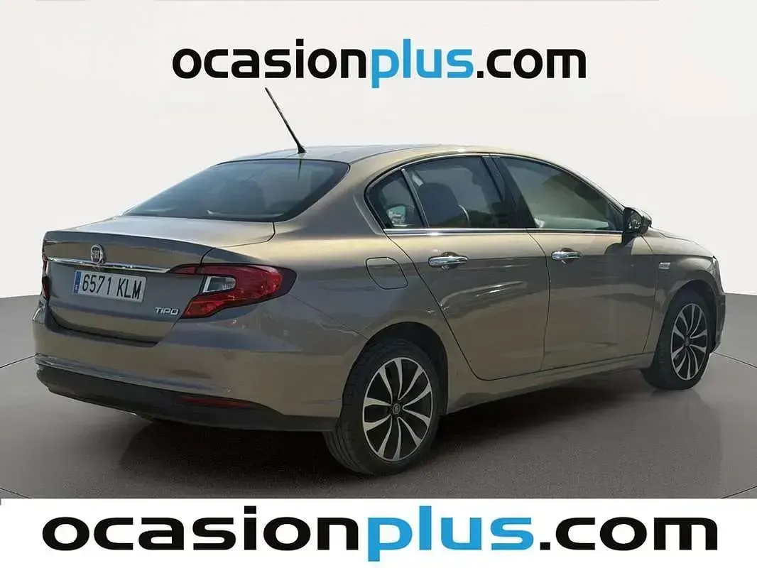 Usado Fiat Tipo Lounge 95 CV (69 kW) 2018 Beige Berlina