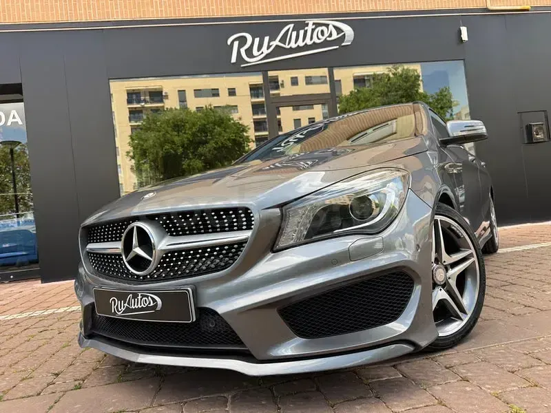 Usado Mercedes CLA250 218 CV (160 kW) 2016 Gris / plata Coupe