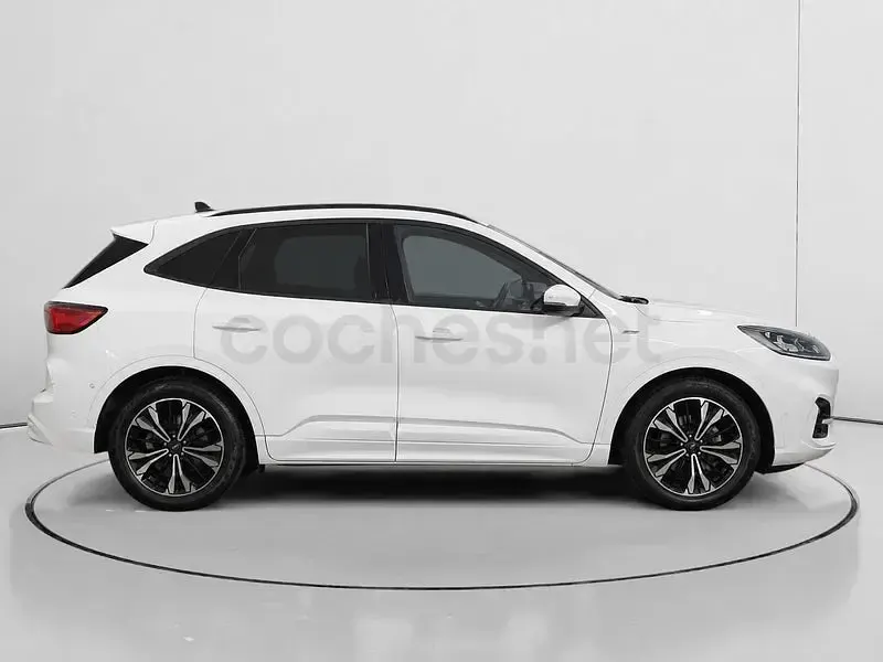 Usado Ford Kuga ST-Line X 150 CV (110 kW) 2022 Blanco SUV