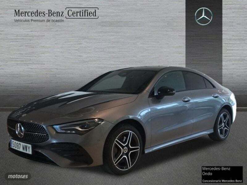Gris / plateado Usado 2024 Mercedes CLA250 AMG line Berlina | 40.900 € - Imagen 1/4