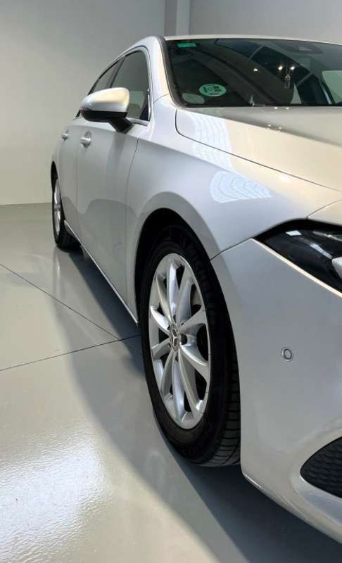 Usado Mercedes A180 116 CV (85 kW) 2019 Plateado Utilitario