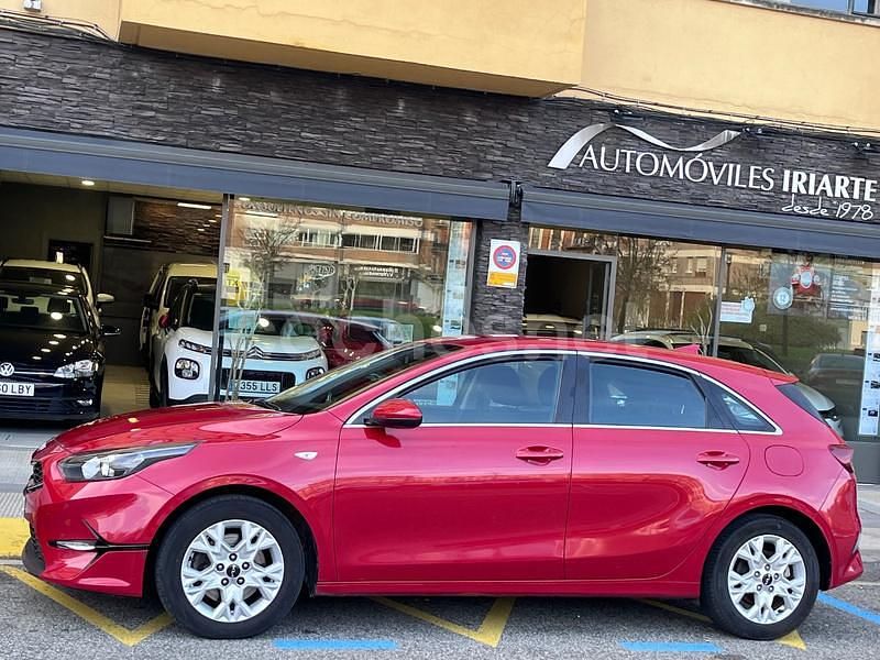 Granate Usado 2022 Kia Ceed Utilitario | 15.600 € (Precio justo) - Imagen 1/4