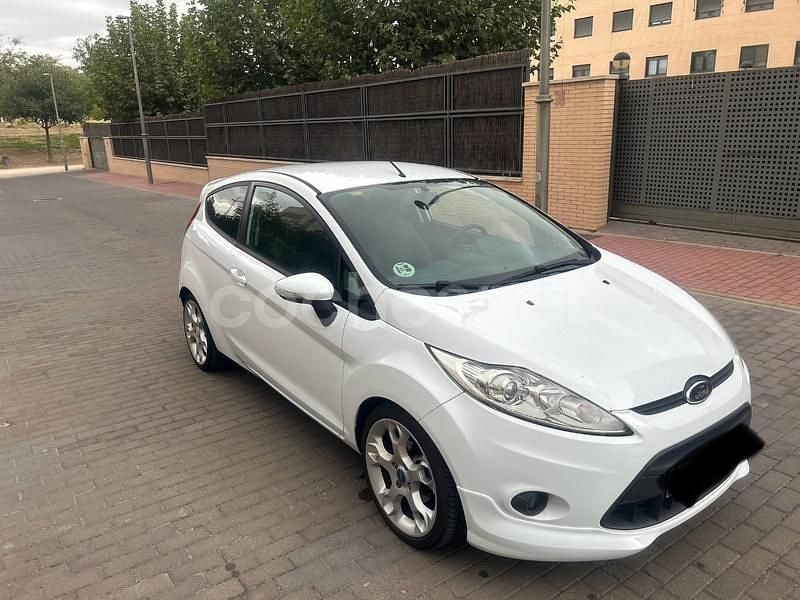 Usado Ford Fiesta Sport 95 CV (69 kW) 2010 Blanco Utilitario