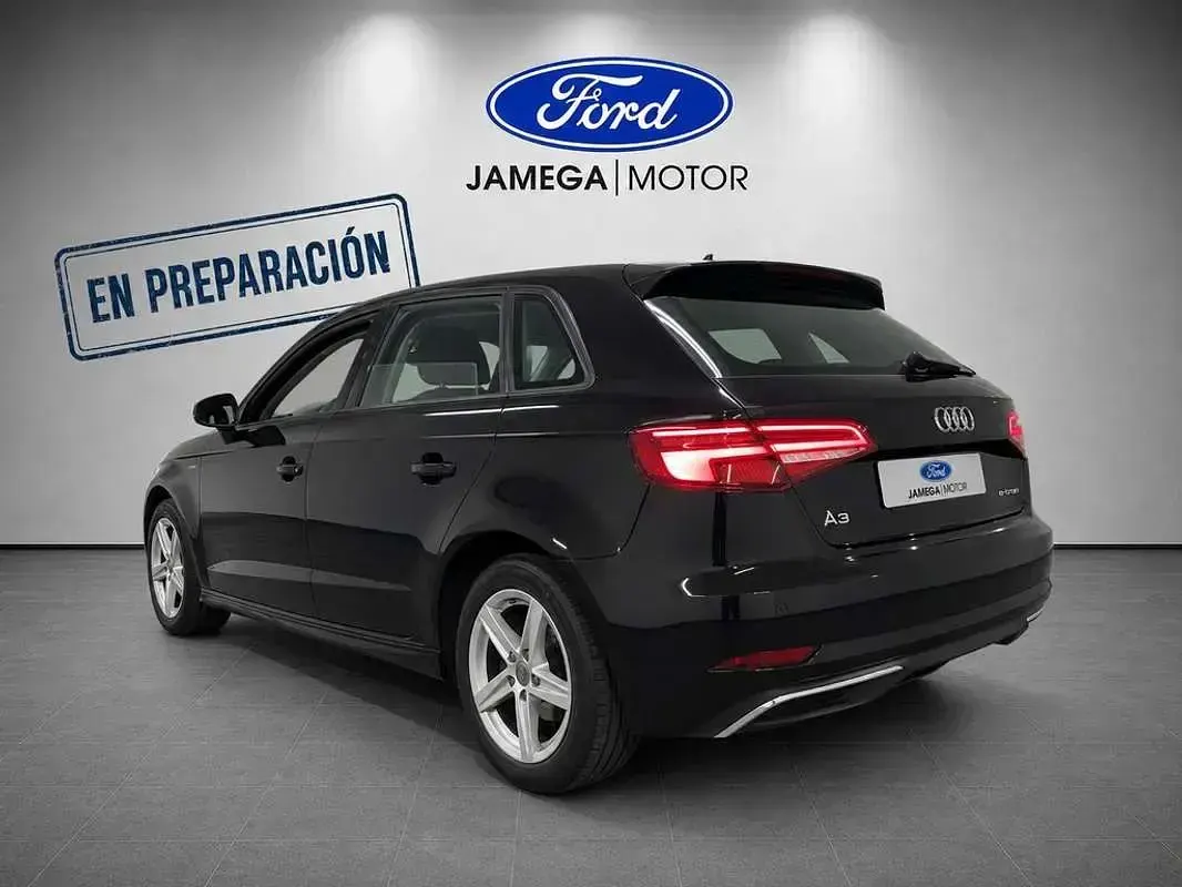 Usado Audi A3 Sportback e-tron Premium 204 CV (150 kW) 2020 Negro Utilitario