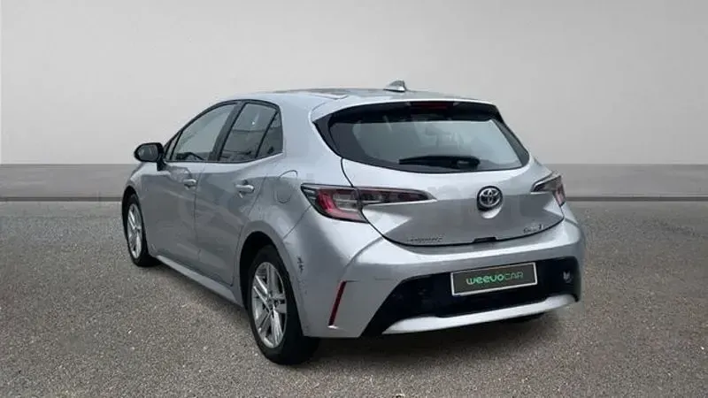 Usado Toyota Corolla Active 122 CV (89 kW) 2022 Gris / plata Berlina
