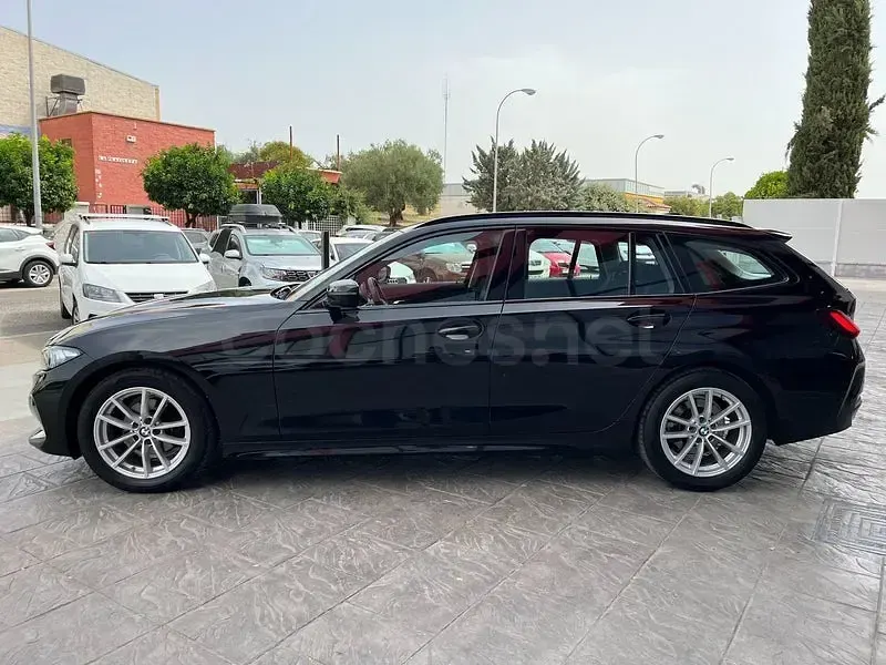 Usado BMW 318 M Sport 150 CV (110 kW) 2023 Negro Familiar