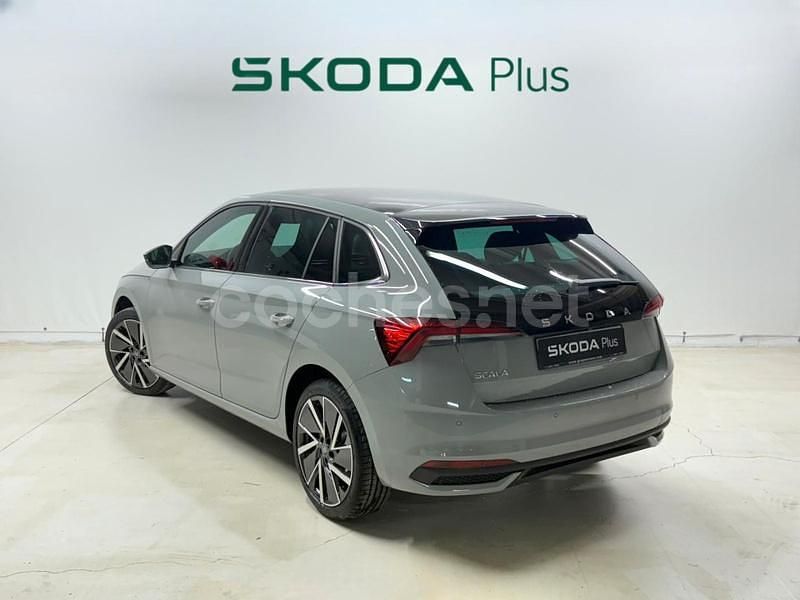 Usado Skoda Scala 115 CV (84 kW) 2025 Gris / plata Utilitario