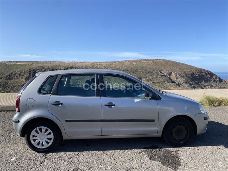 Usado VW Polo Advance 80 CV (58 kW) 2007 Gris / plata Berlina