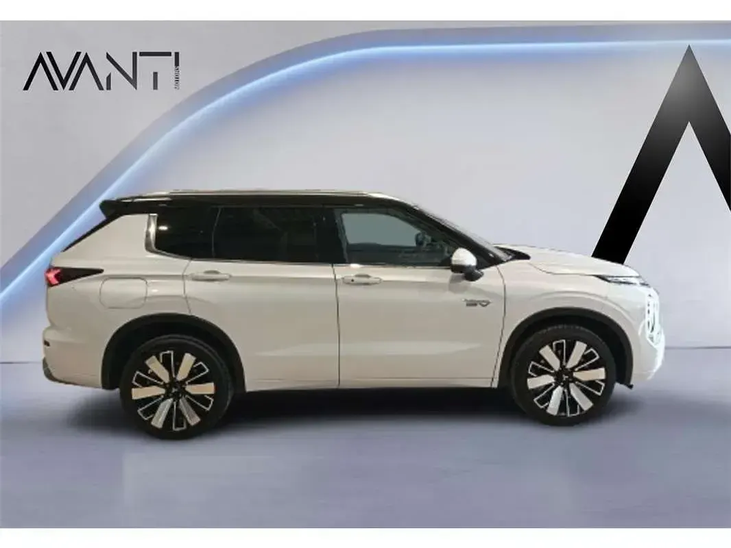 Usado Mitsubishi Outlander P-HEV 306 CV (225 kW) 2025 SUV