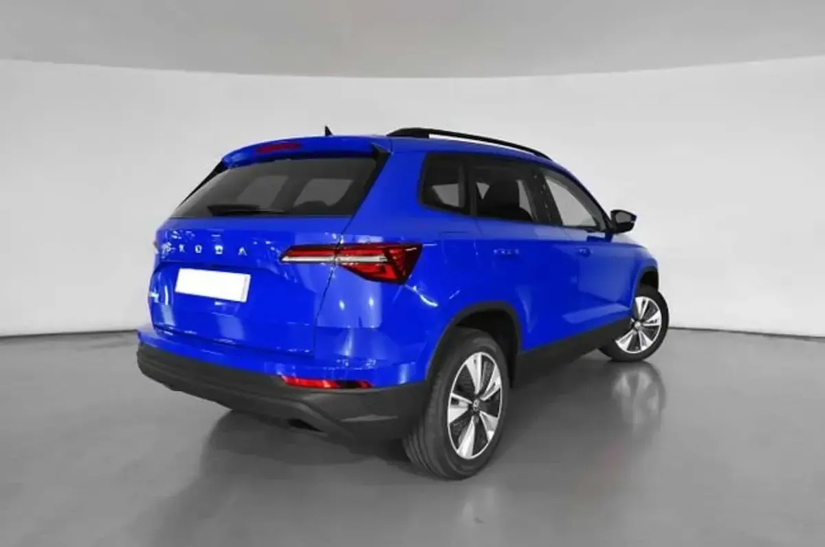 Usado Skoda Karoq Ambition 110 CV (80 kW) 2022 Azul SUV