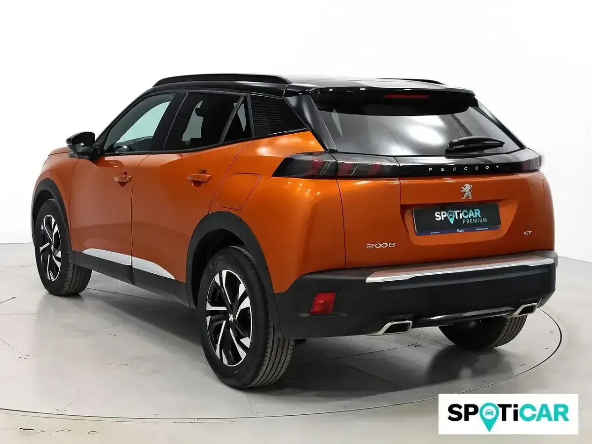 Usado Peugeot 2008 GT-line 131 CV (96 kW) 2023 Naranja SUV