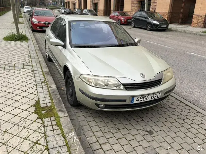 Usado Renault Laguna II Dynamique 120 CV (88 kW) 2002 Beige Berlina