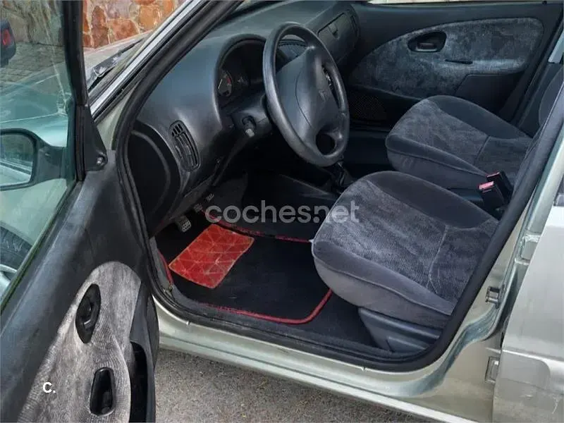 Usado Citroën Saxo Seduction 58 CV (42 kW) 1999 Verde Utilitario