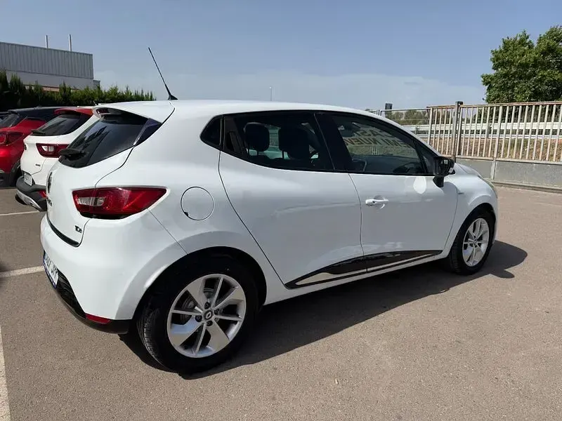Usado Renault Clio IV LIMITED 90 CV (66 kW) 2016 Blanco Berlina
