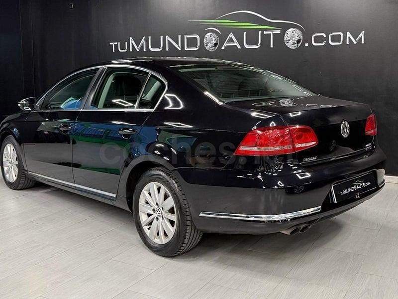Usado VW Passat Highline 140 CV (102 kW) 2013 Negro Berlina