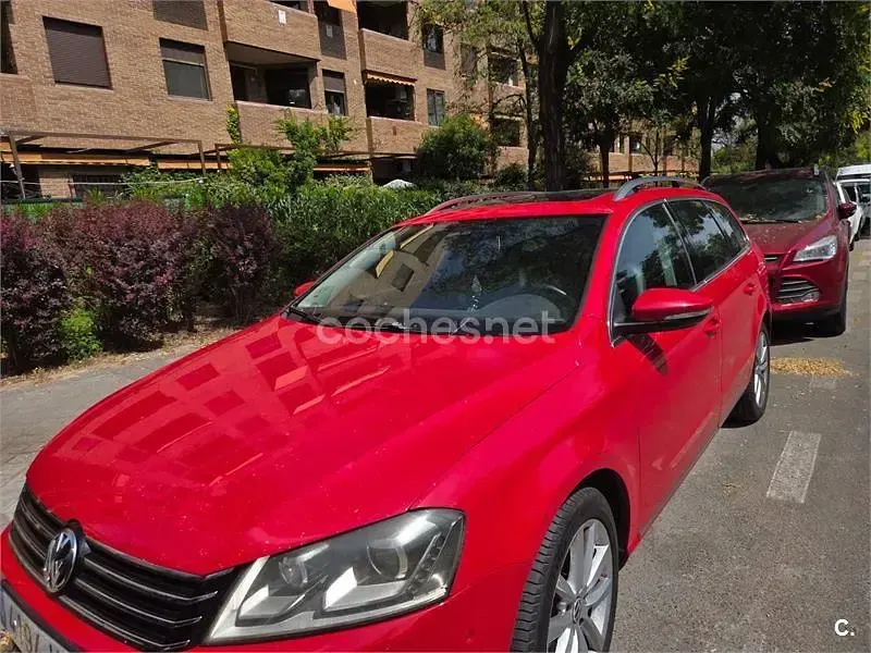 Usado VW Passat Highline 140 CV (102 kW) 2011 Rojo Familiar