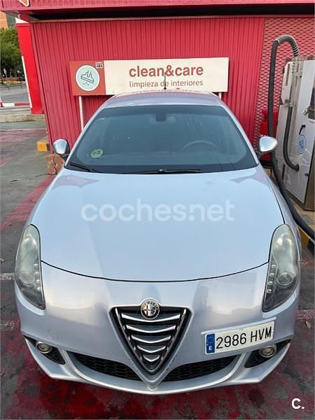 Gris / plata Usado 2014 Alfa Romeo Giulietta Distinctive Utilitario | 7600 € (Buen precio) - Imagen 1/4