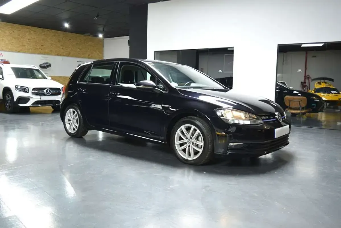 Usado VW Golf VIII Edition 131 CV (96 kW) 2020 Negro Utilitario