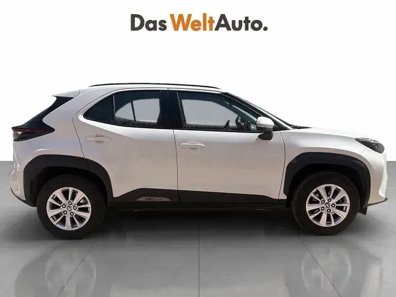 Usado Toyota Yaris Cross Active 130 CV (95 kW) 2025 Blanco SUV
