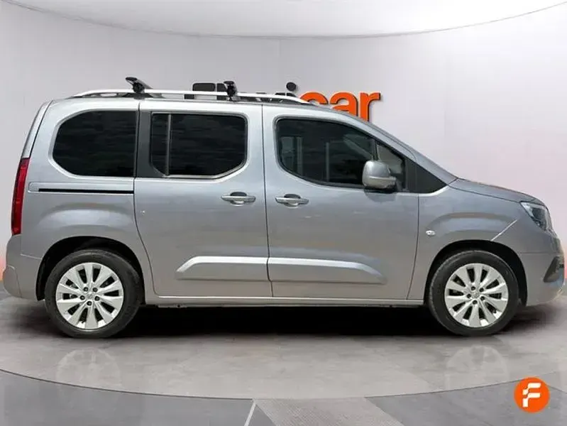 Usado Opel Combo Life Innovation 130 CV (95 kW) 2019 Gris / plata Monovolumen