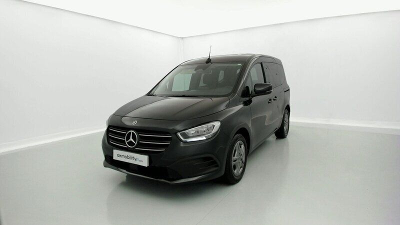 Negro loparita metalizado Usado 2023 Mercedes 180 Advantage Berlina | 23.760 € (Buen precio) - Imagen 1/4