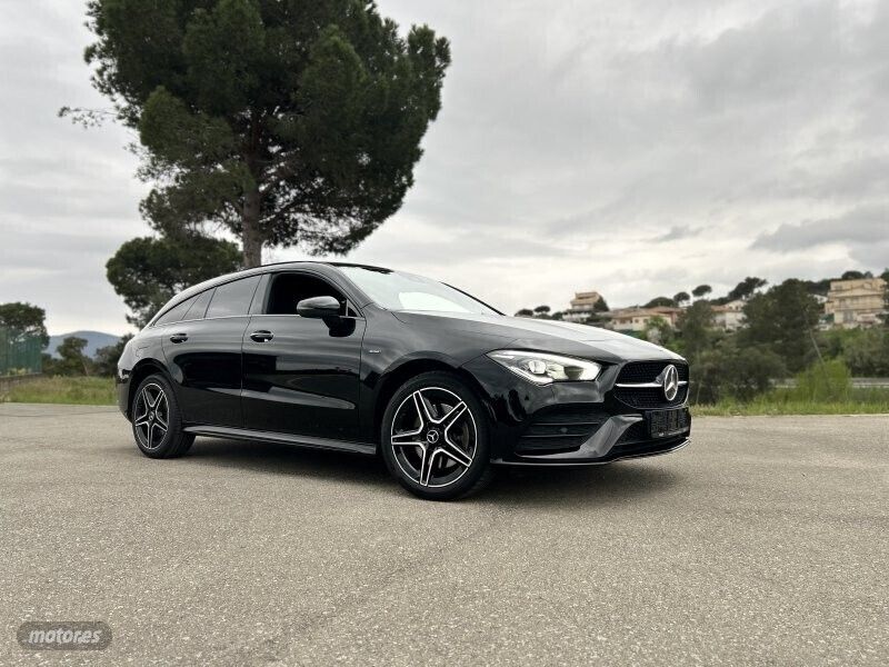 Negro Usado 2020 Mercedes CLA250 Shooting Brake Familiar | 27.400 € (Precio justo) - Imagen 1/4