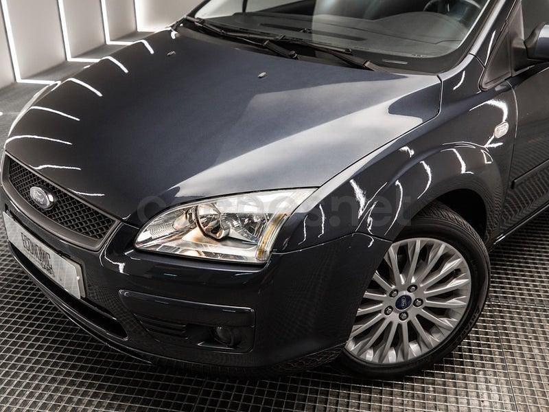 Usado Ford Focus Sport 109 CV (80 kW) 2006 Gris / plata Berlina