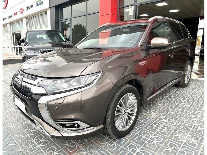 Usado Mitsubishi Outlander P-HEV 224 CV (164 kW) 2020 Marrón SUV