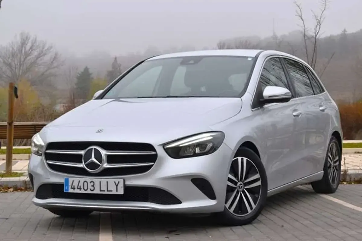 Usado Mercedes B180 Advantage 116 CV (85 kW) 2020 Plateado Utilitario