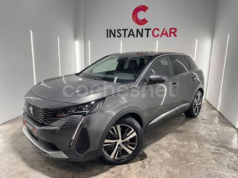 Usado Peugeot 3008 Allure 130 CV (95 kW) 2022 Gris / plata SUV