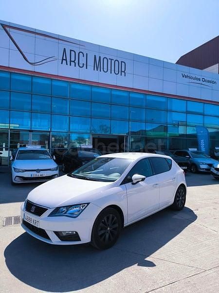 Usado Seat Leon Style 130 CV (95 kW) 2018 Blanco Berlina