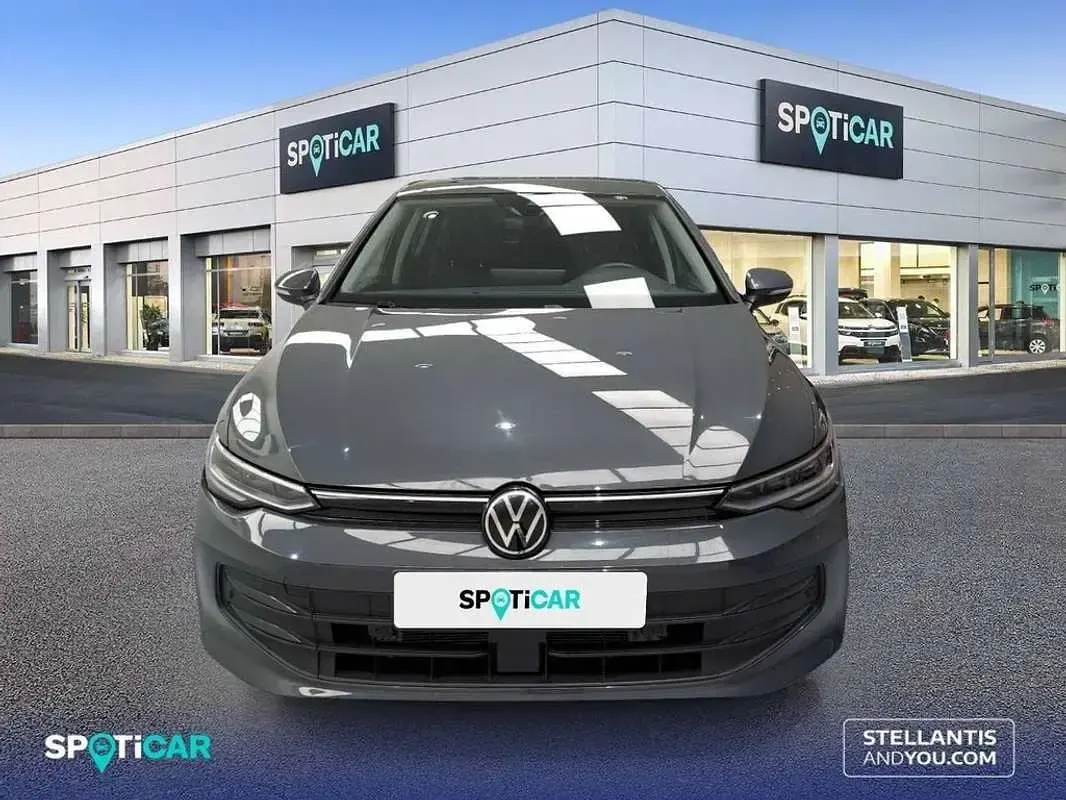 Usado VW Golf VIII 116 CV (85 kW) 2025 Gris Utilitario