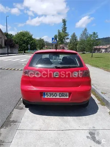 Käytetty Seat Ibiza 75 HP (55 kW) 2005 Punainen Viistoperä