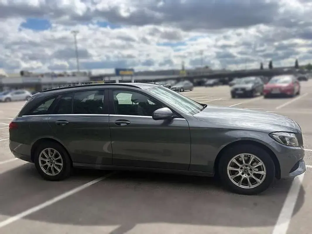 Usado Mercedes C180 131 CV (96 kW) 2017 Gris Familiar
