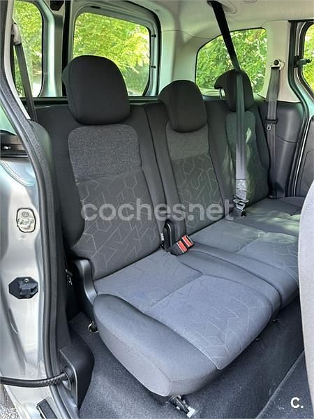 Usado Peugeot Partner Tepee Active 100 CV (73 kW) 2016 Gris / plata Monovolumen