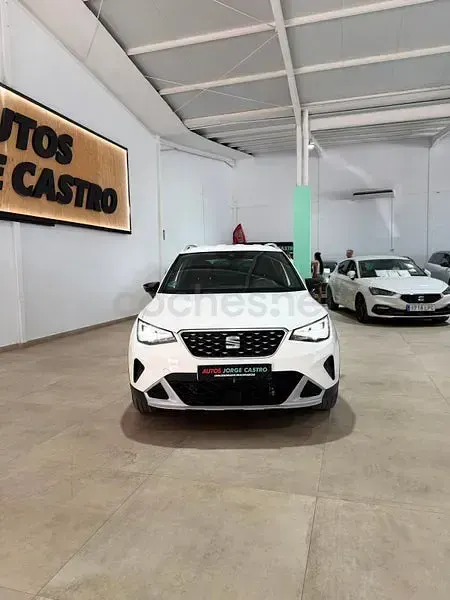 Usado Seat Arona Xperience 110 CV (80 kW) 2022 Blanco SUV