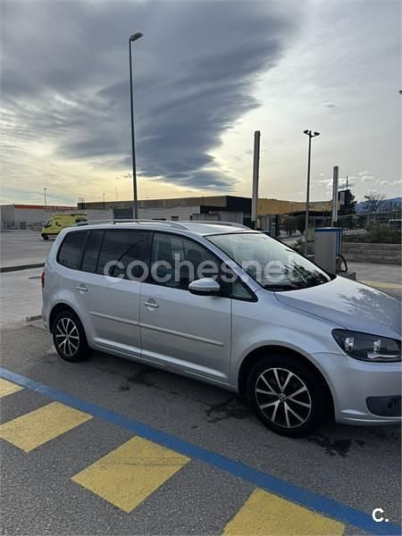 Usado VW Touran Advance 140 CV (102 kW) 2012 Gris / plata Monovolumen