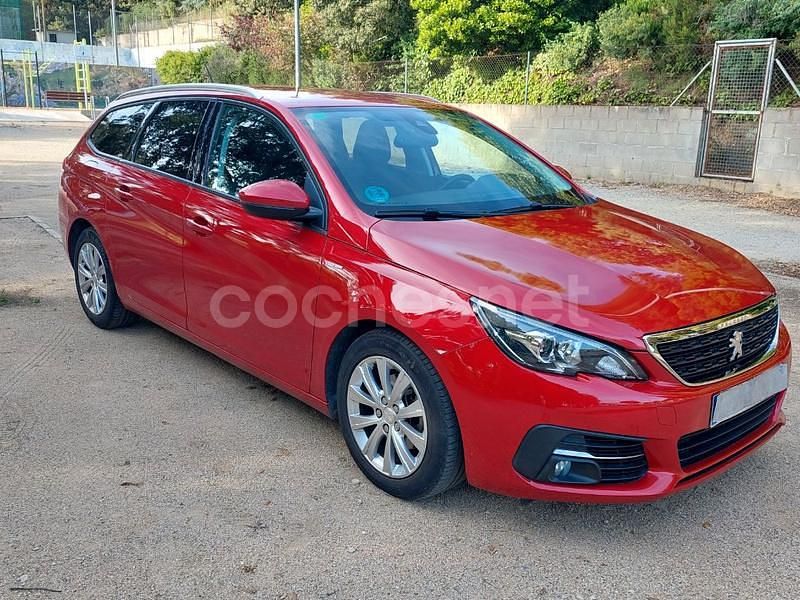Granate Usado 2020 Peugeot 308 SW Access Familiar | 8595 € (Buen precio) - Imagen 1/4