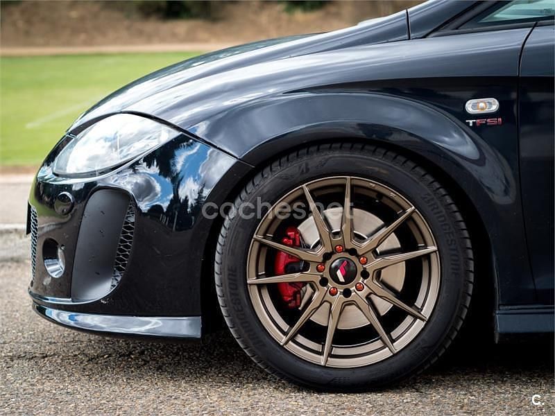 Usado Seat Leon Sport 240 CV (176 kW) 2006 Negro Berlina