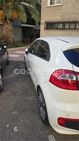 Usado Kia Rio 84 CV (61 kW) 2016 Blanco Utilitario