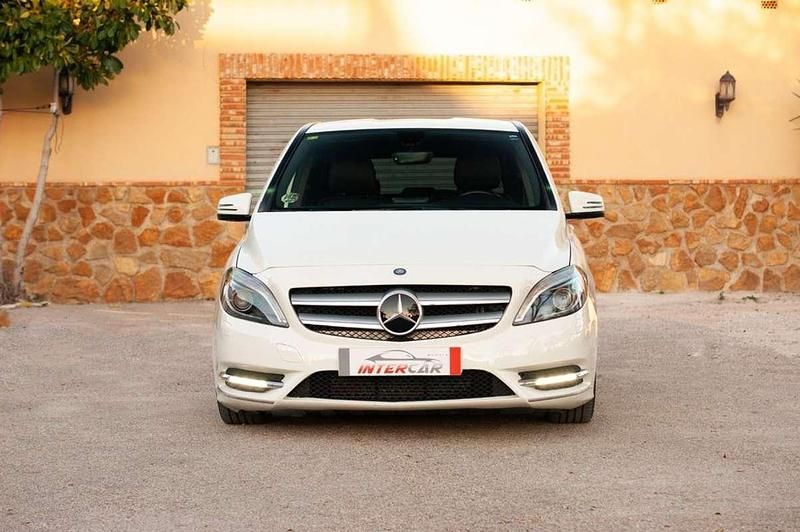 Usado Mercedes B180 109 CV (80 kW) 2013 Blanco Monovolumen