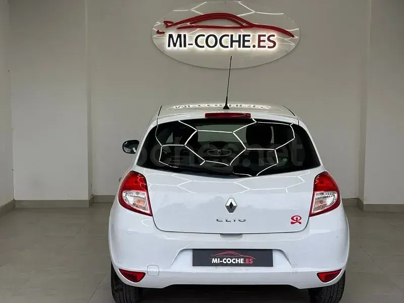 Usado Renault Clio Exception 85 CV (62 kW) 2010 Blanco Familiar