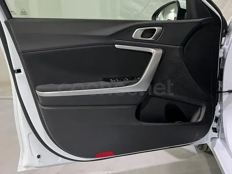 Usado Kia Ceed 100 CV (73 kW) 2025 Blanco Utilitario