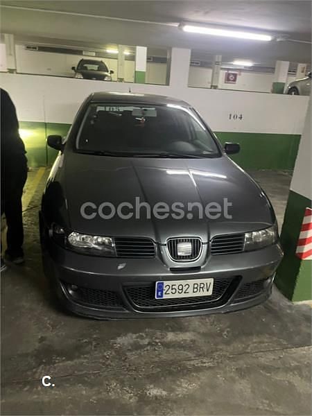 Gris / plata Usado 2002 Seat Leon Sport Berlina | 2500 € (Buen precio) - Imagen 1/4