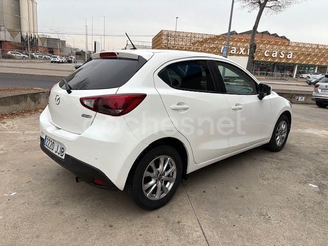Usado Mazda 2 Style 90 CV (66 kW) 2015 Blanco Berlina