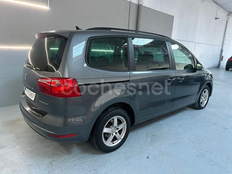 Usado Seat Alhambra Ecomotive 140 CV (102 kW) 2012 Gris / plata Monovolumen