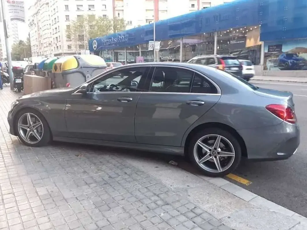 Usado Mercedes C220 AMG 170 CV (125 kW) 2018 Gris Berlina